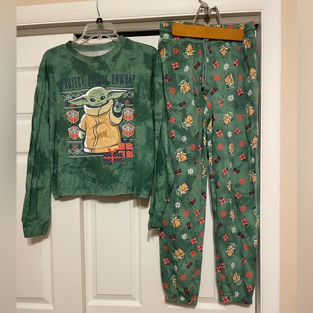 NWOT Star Wars Adult Holiday Pajama Set - Size Top: Large / Bottoms: Medium